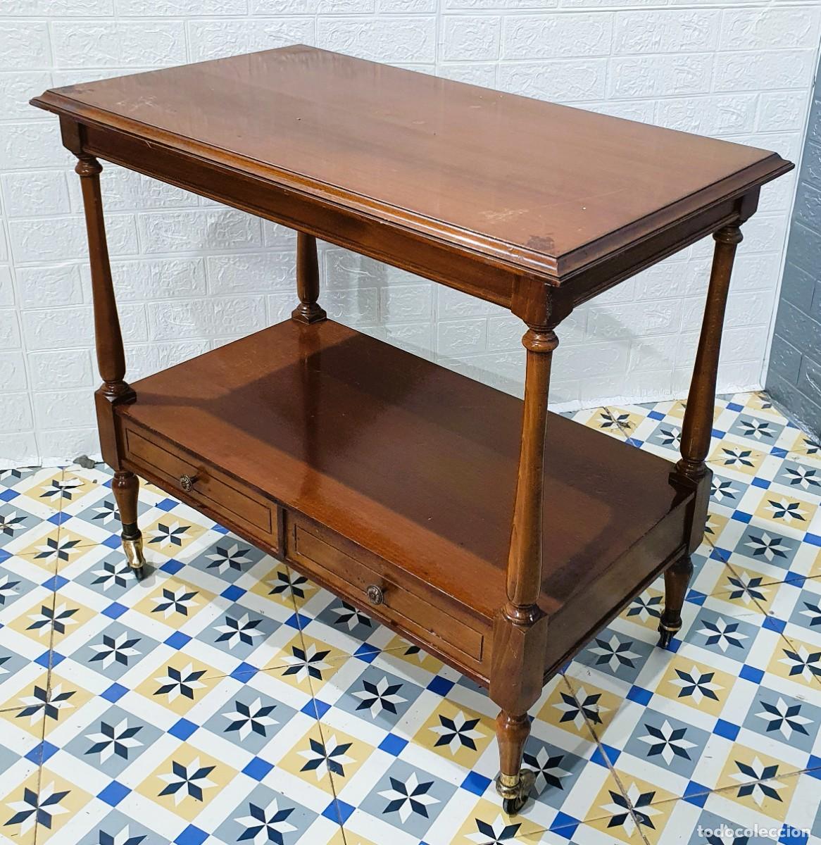 Antig&uuml;edades: Mesa tv de madera con ruedas - Foto 4