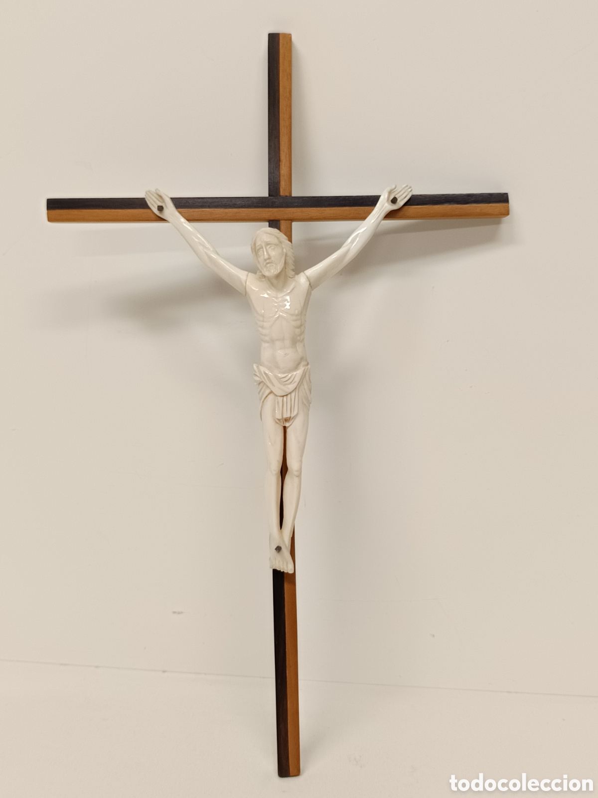 Antig&uuml;edades: Crucifijo con cristo de marfl - Foto 1