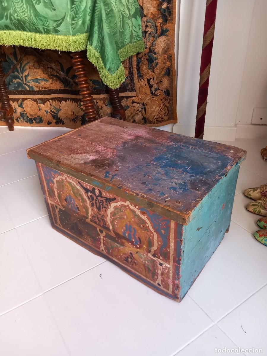 Antig&uuml;edades: Baul marroqu&iacute; pintado a mano. - Foto 4