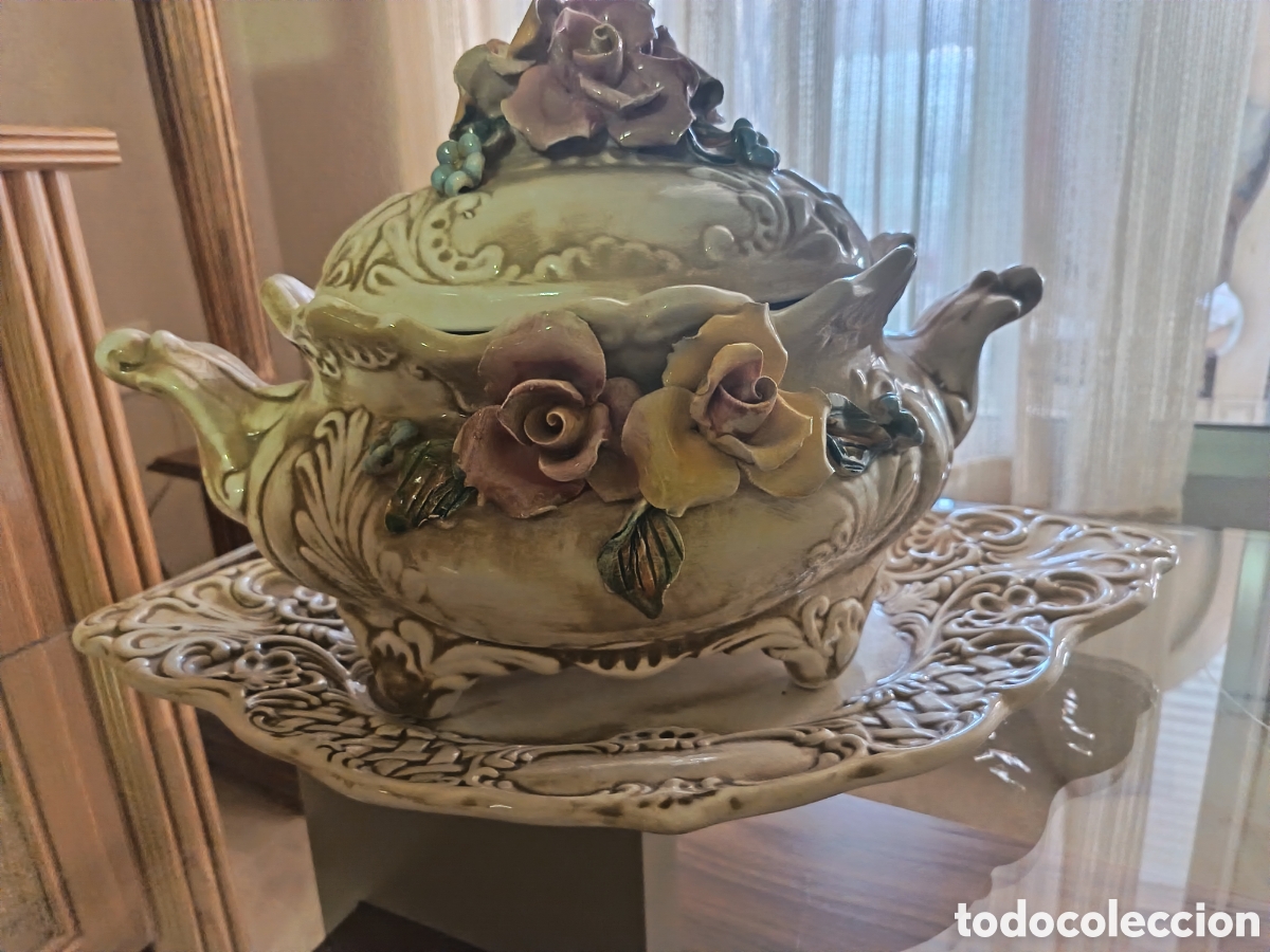Antig&uuml;edades: Sopera porcelana Capidimonte - Foto 3