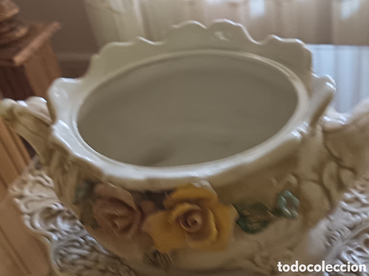 Antig&uuml;edades: Sopera porcelana Capidimonte - Foto 11