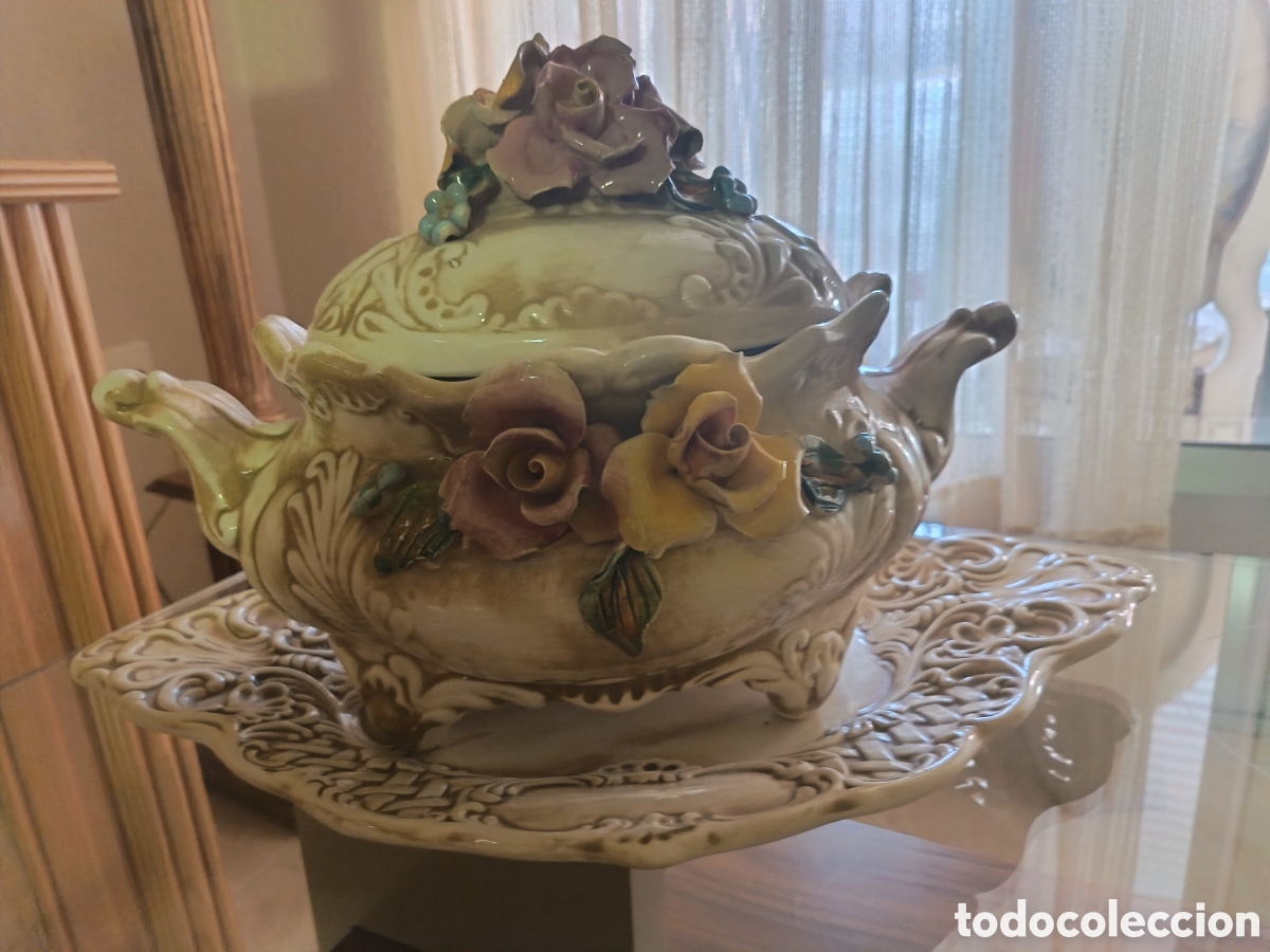 Antig&uuml;edades: Sopera porcelana Capidimonte - Foto 1