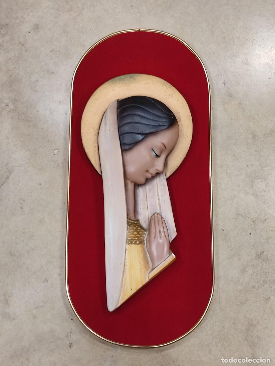 Antig&uuml;edades: Cuadro virgen Mar&iacute;a en relieve - Foto 1