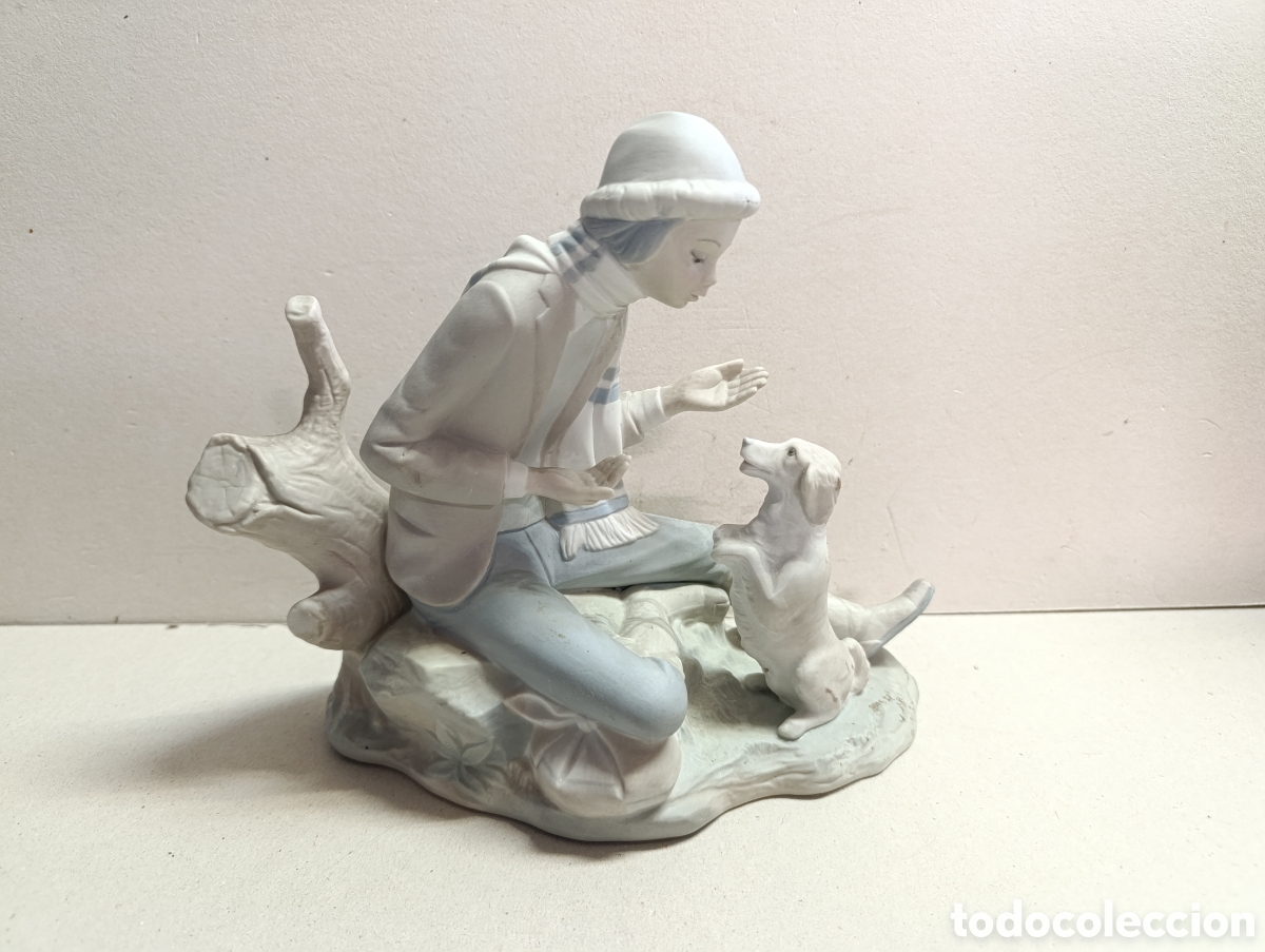 Antiques: FIGURA DE PORCELANA NAO REPRESENTANDO MUCHACHO CON PERRO.