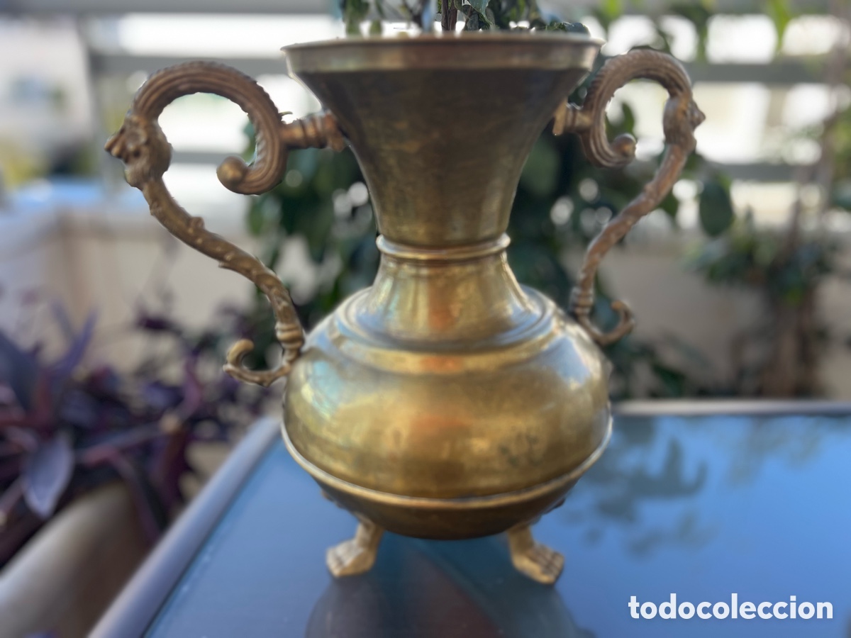 Antig&uuml;edades: Jarron Ornamental de Bronce con Asas de Leon - Foto 2