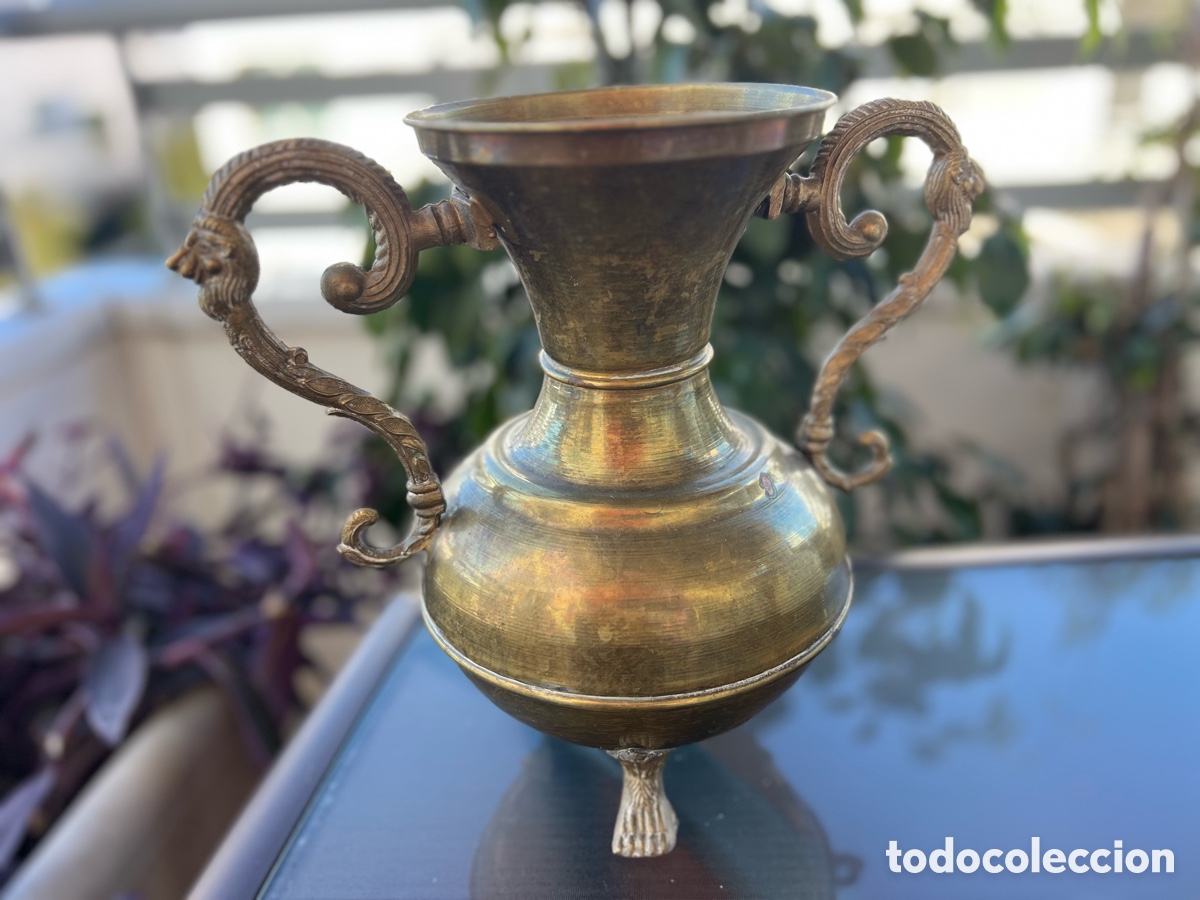 Antig&uuml;edades: Jarron Ornamental de Bronce con Asas de Leon - Foto 1