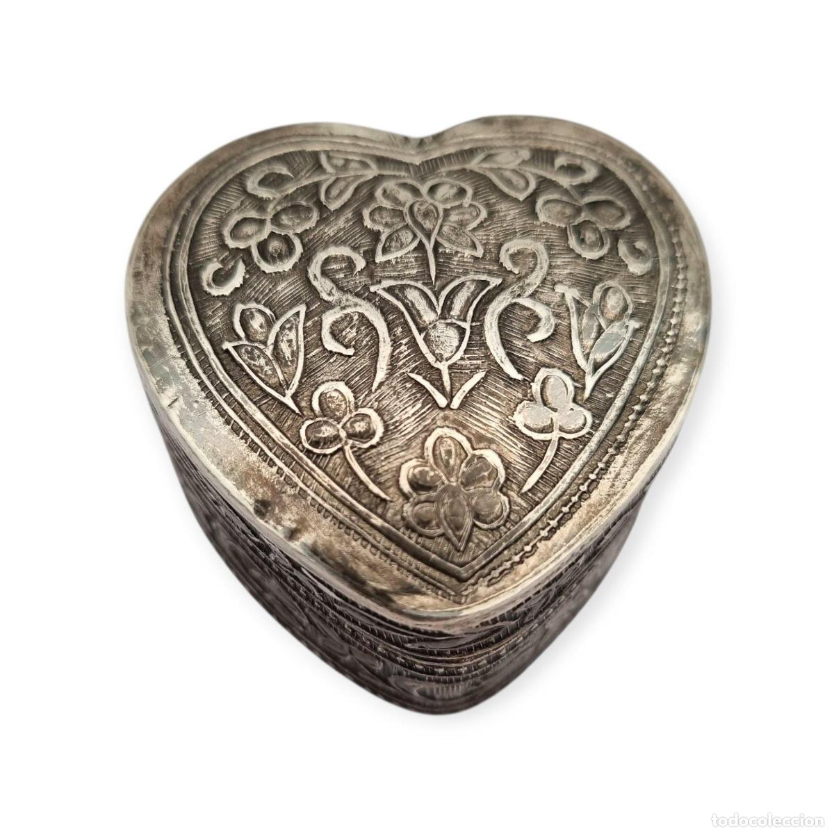 Oggetti Antichi: Caja en forma de coraz&oacute;n de plata 925 repujada, con motivos florales orientales, regalos vintage del