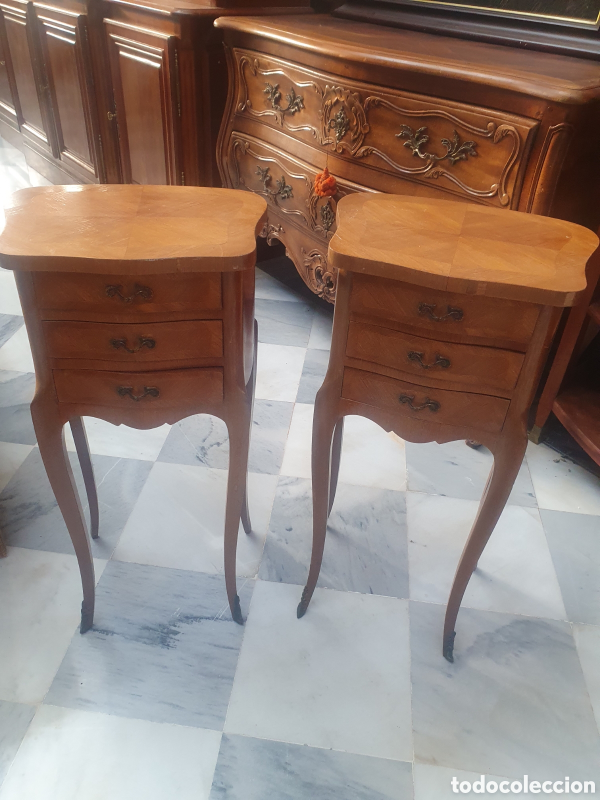 Antig&uuml;edades: Pareja de mesitas de noche - Foto 1