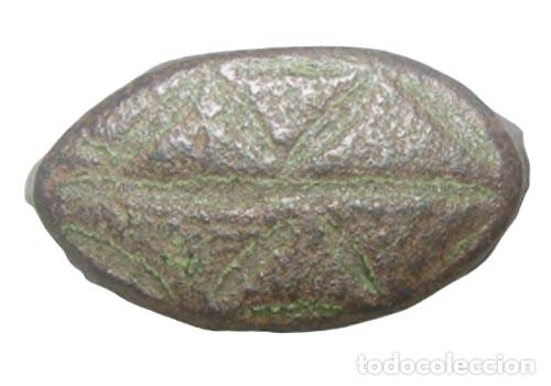 Antig&uuml;edades: 11-&Eacute;poca Medieval-Anillo en bronce con bisel grabado con s&iacute;mbolos estriado-17 mm-siglos 9&ordm; al 11&ordm; DC