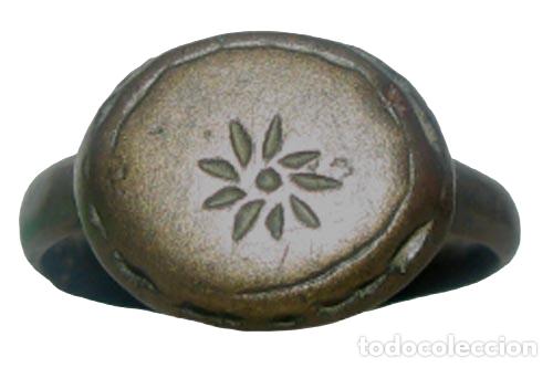 Antig&uuml;edades: 13-&Eacute;poca Medieval-Anillo en bronce con bisel grabado con S&Iacute;MBOLO SOLAR-17 mm-siglos 9&ordm; al 11&ordm; DC