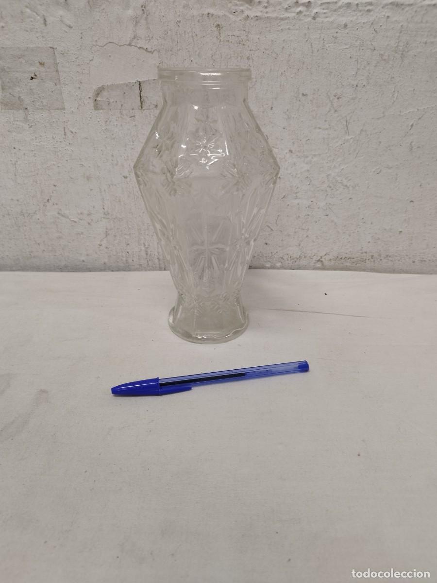 Antig&uuml;edades: Antiguo jarr&oacute;n de cristal trabajado. - Foto 1