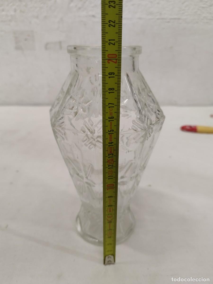 Antig&uuml;edades: Antiguo jarr&oacute;n de cristal trabajado. - Foto 7