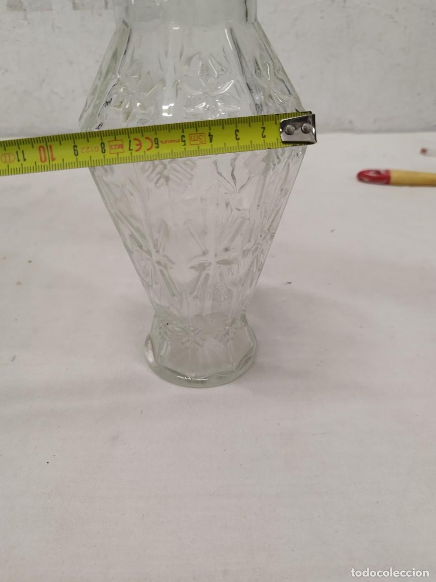 Antig&uuml;edades: Antiguo jarr&oacute;n de cristal trabajado. - Foto 9