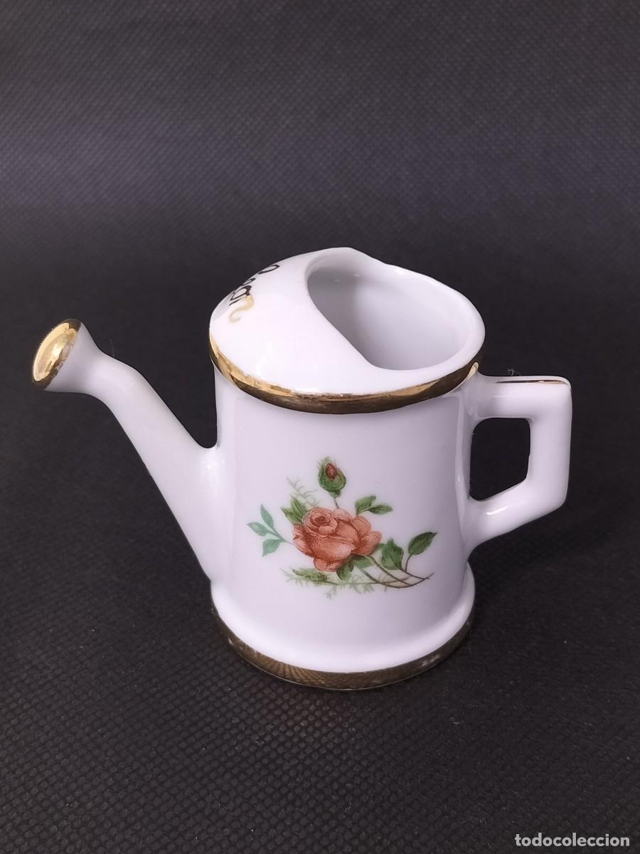 Antig&uuml;edades: REGADERA DE PORCELANA. LE&Oacute;N. - Foto 3