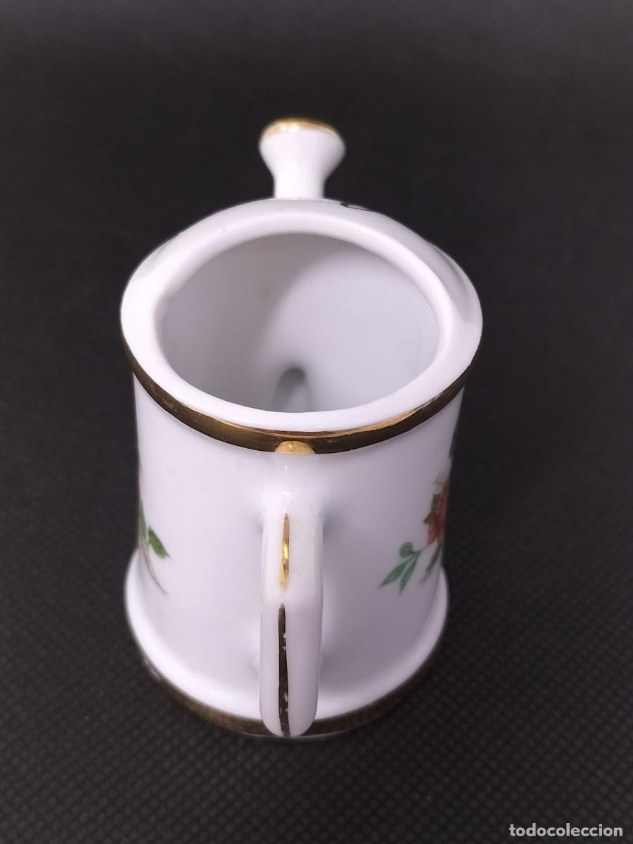 Antig&uuml;edades: REGADERA DE PORCELANA. LE&Oacute;N. - Foto 4