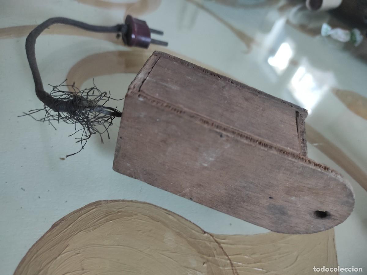 Antig&uuml;edades: Caja de empalme de madera con enchufe - Foto 2