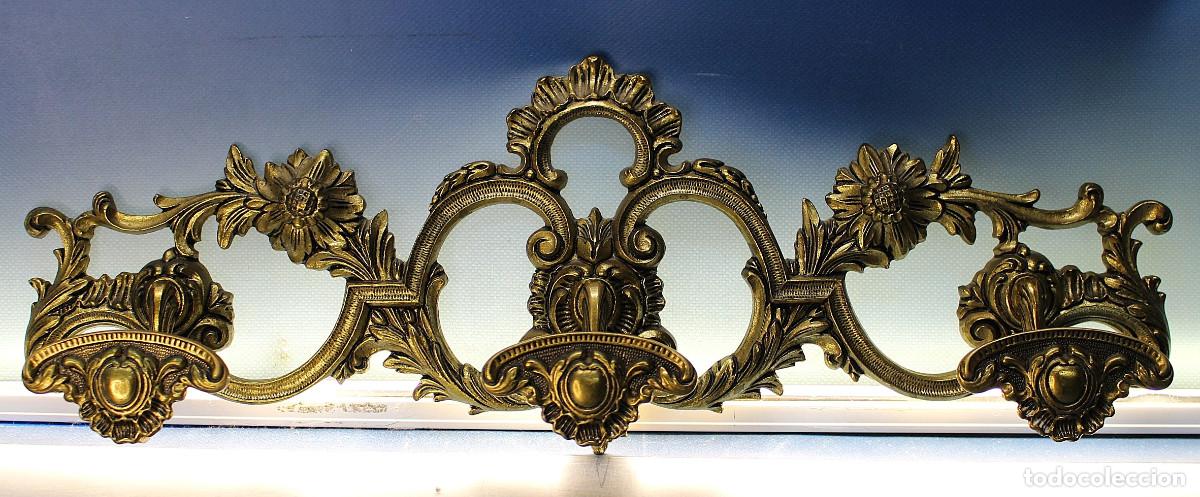 Antig&uuml;edades: Perchero de bronce o lat&oacute;n estilo Peris Andreu. - Foto 1
