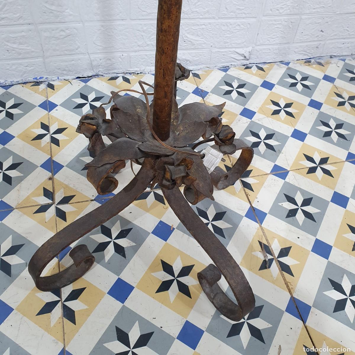 Antig&uuml;edades: Lampara de pie en hierro forjado - Foto 3