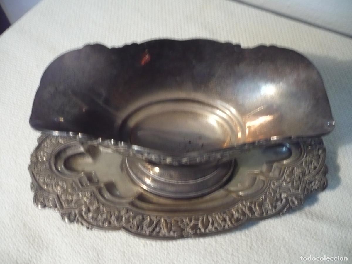 Antig&uuml;edades: Salsera con bandeja ba&ntilde;adas en plata. - Foto 1