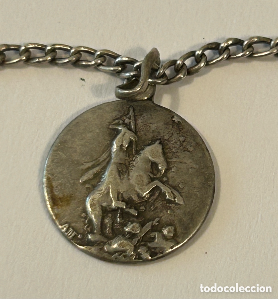 Antiques: CADENA Y TRES MEDALLAS. PLATA. MEDALLITA RECUERDO SANTIAGO. SAGRADO CORAZ&Oacute;N. NUESTRA SE&Ntilde;ORA CORPI&Ntilde;O