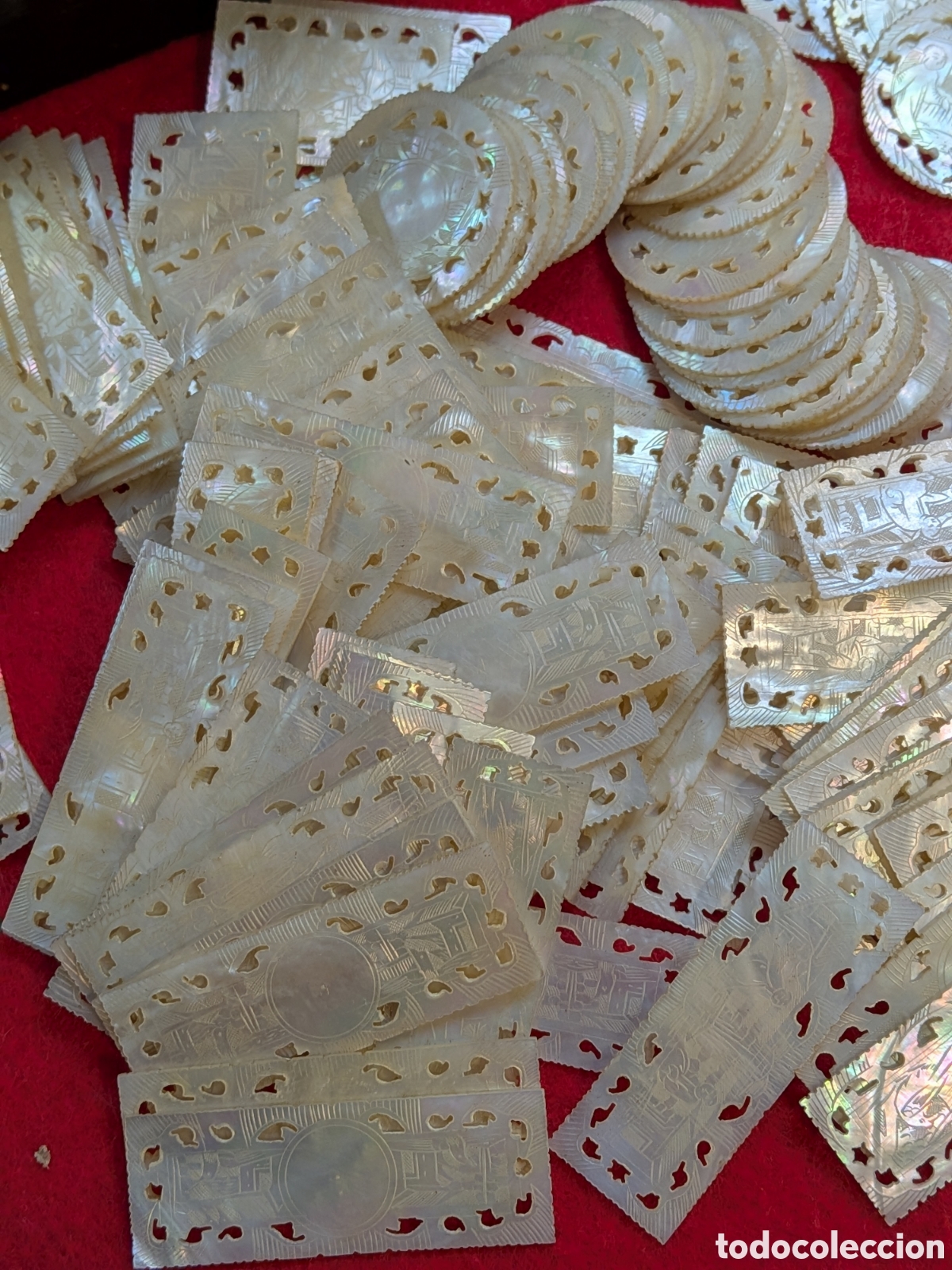 Antiquit&eacute;s: Cajita lacada con fichas en nacar de juego oriental.REF-410/9