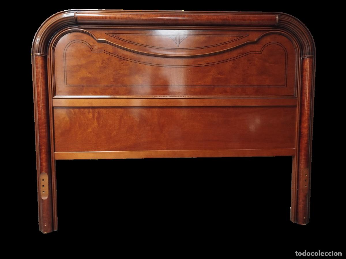 Antig&uuml;edades: CABECERO DE MADERA DE 130 CM - Foto 1
