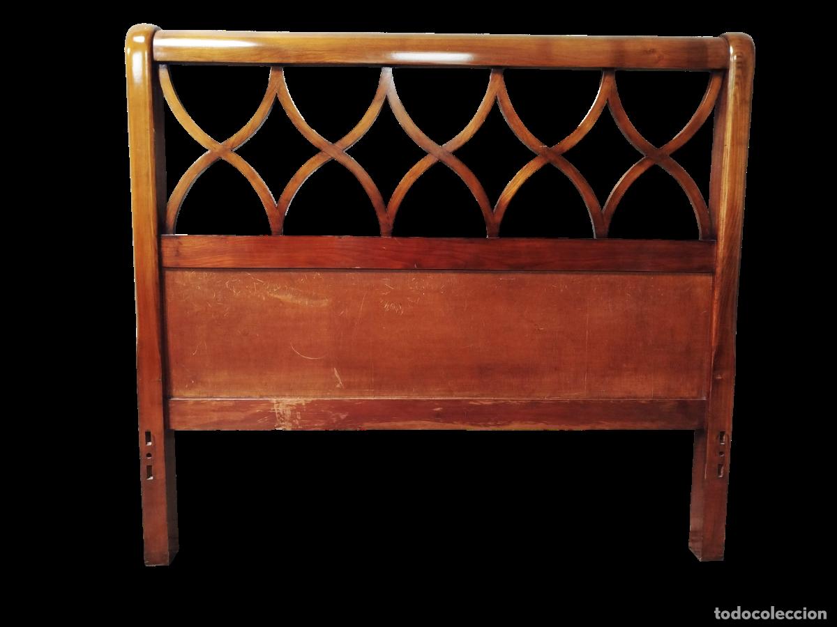Antig&uuml;edades: CABECERO DE MADERA PARA CAMA DE 105 CM - Foto 1