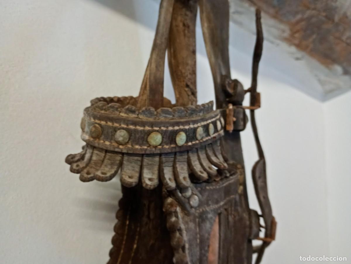 Antig&uuml;edades: Antiguo cabezal de mula de cuero - Foto 2