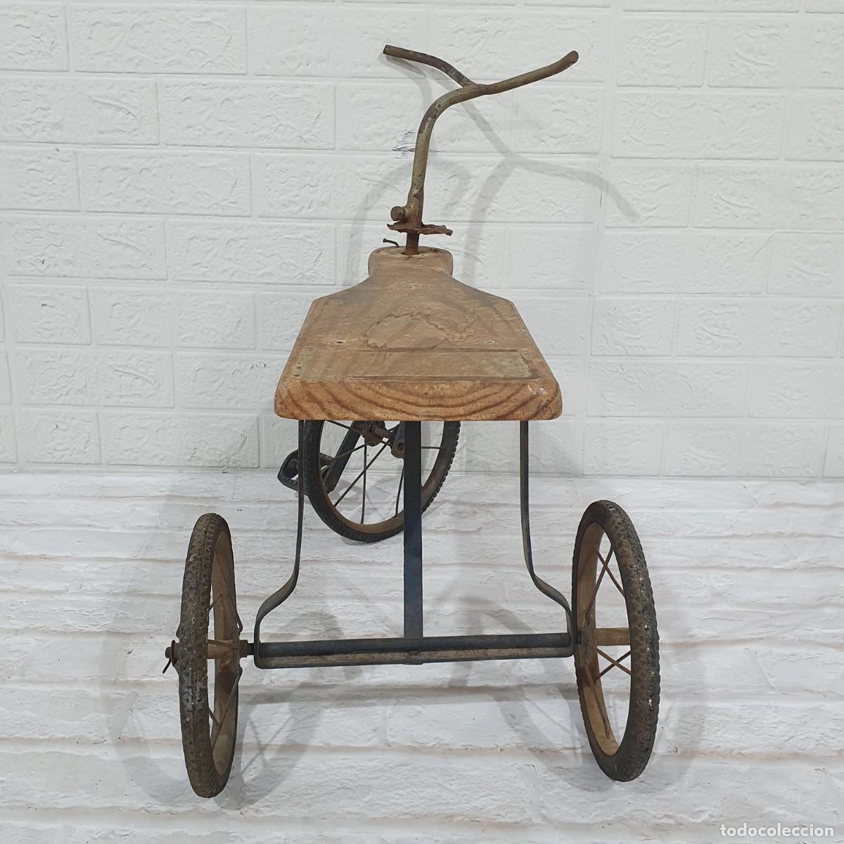 Antig&uuml;edades: Triciclo antiguo de madera y hierro. - Foto 3