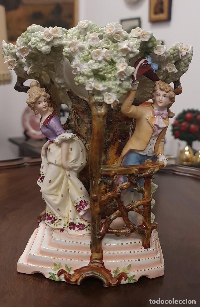 Antig&uuml;edades: Jarr&oacute;n antiguo de biscuit del siglo XIX - Foto 1