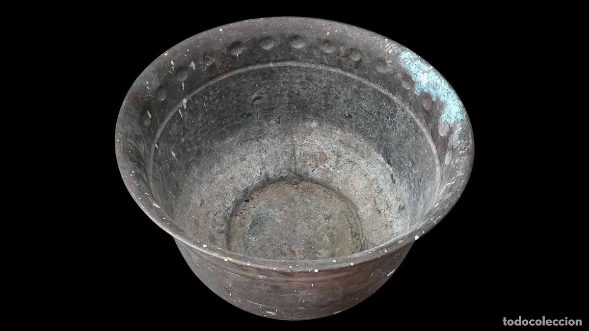 Antig&uuml;edades: Caldero de Cobre Antiguo Martillado a Mano &ndash; Siglo XIX / Principios XX &ndash; Pieza Grande y Aut&eacute;ntica