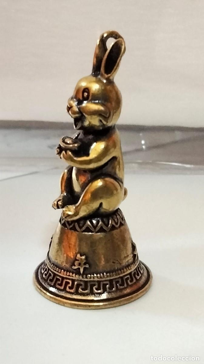 Antig&uuml;edades: peque&ntilde;a campana de bronce en forma de conejo - Foto 3