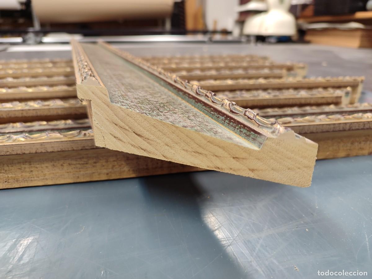 Antig&uuml;edades: Moldura de madera verdosa y oro con greca. - Foto 2