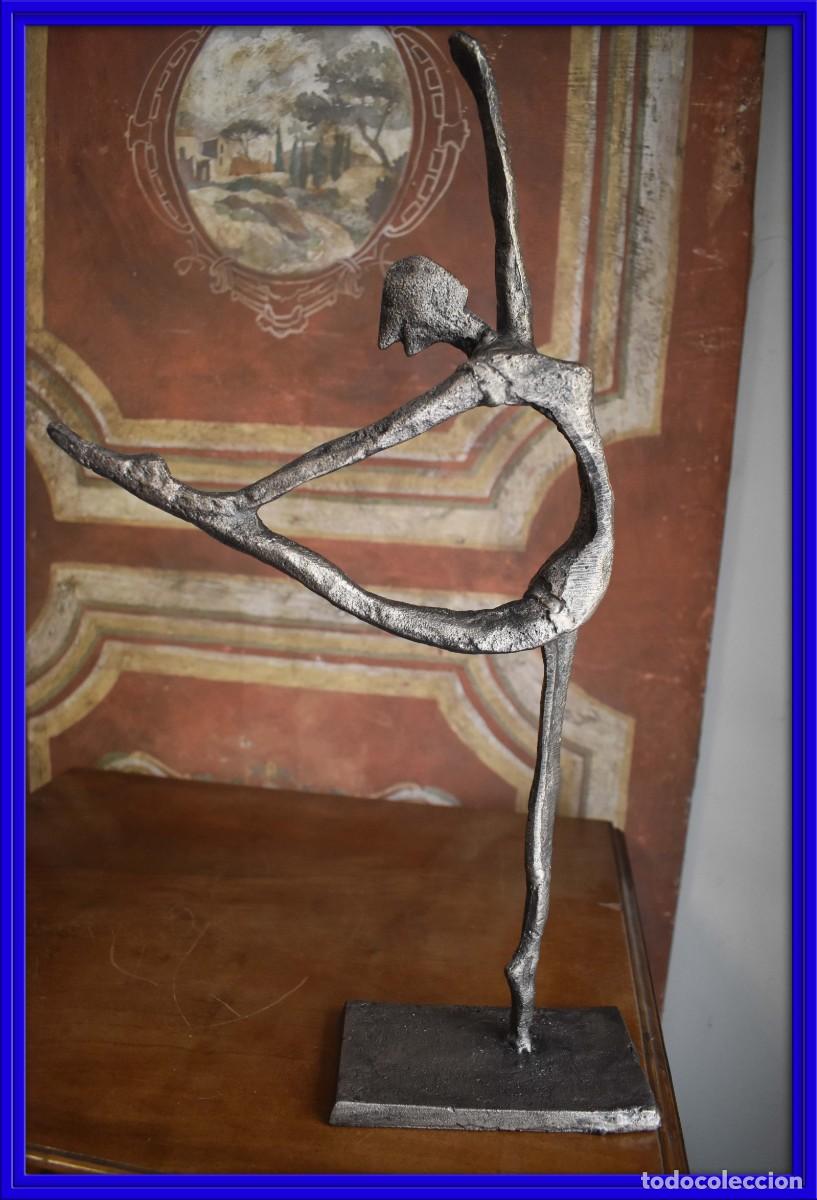 Antig&uuml;edades: Figura de bronce de un bailarin - Foto 1