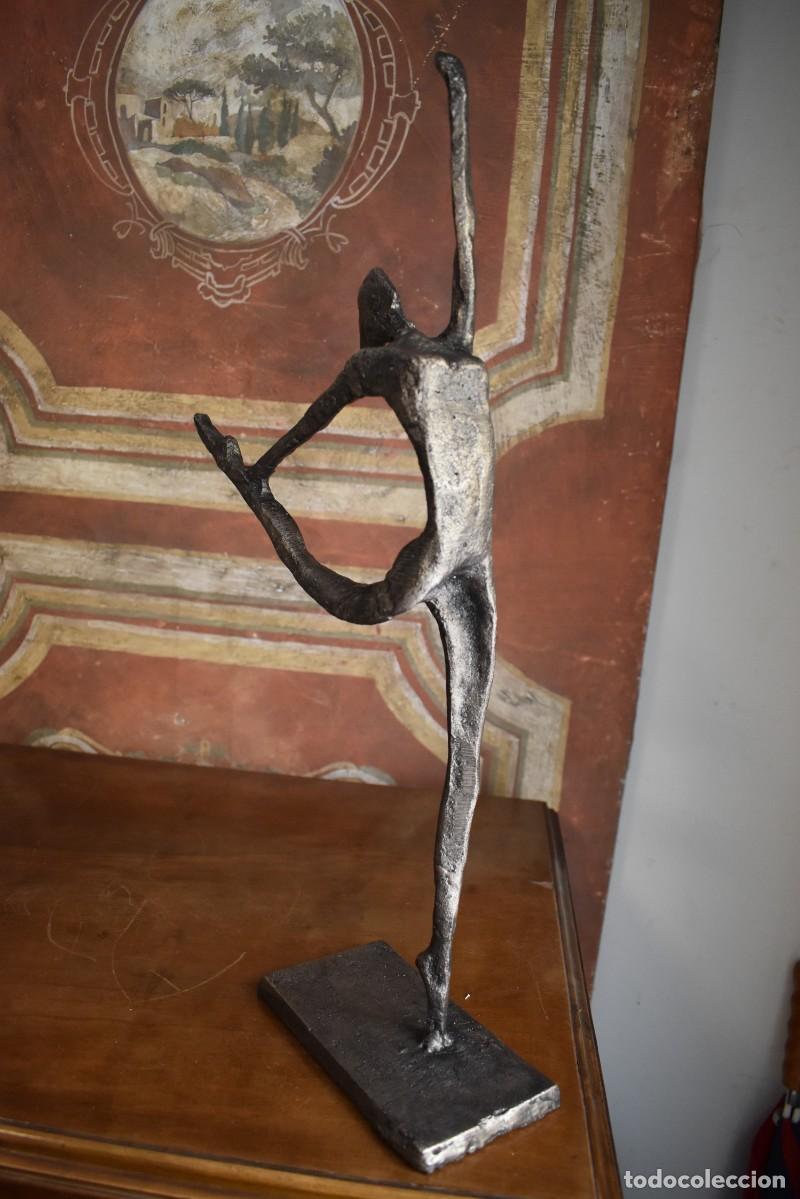 Antig&uuml;edades: Figura de bronce de un bailarin - Foto 2