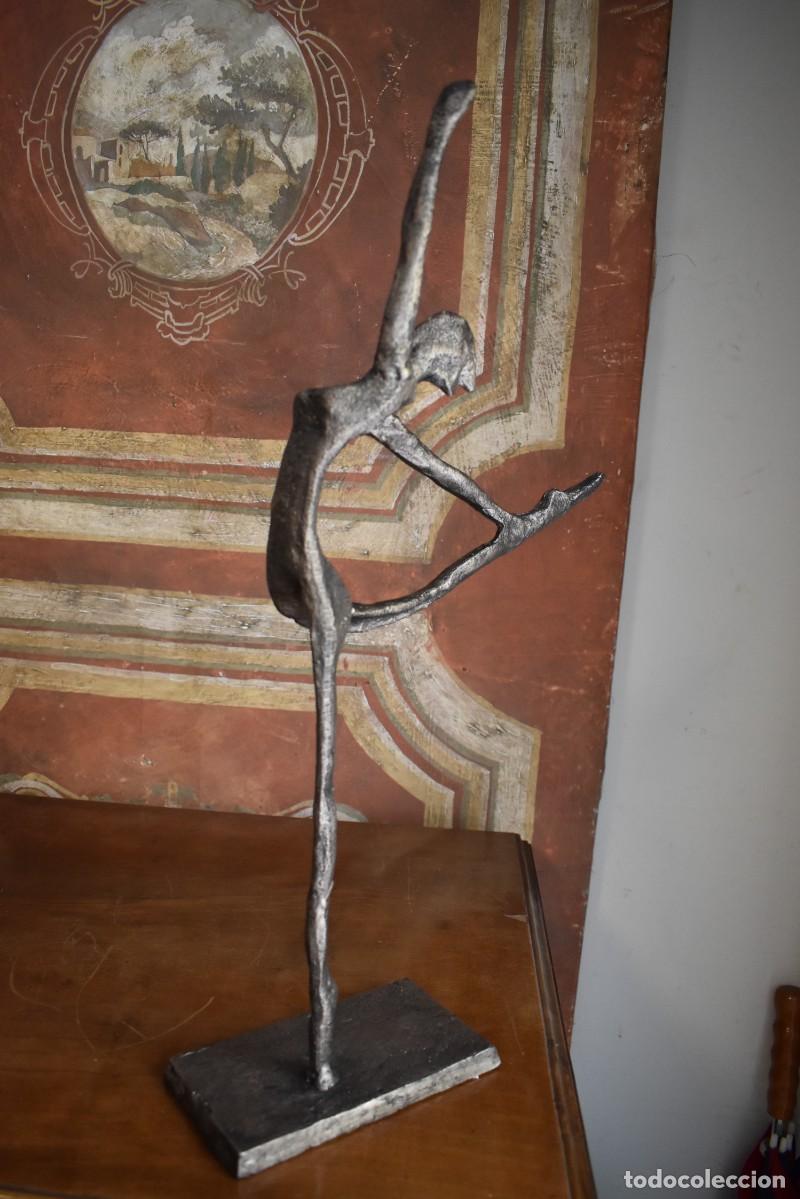 Antig&uuml;edades: Figura de bronce de un bailarin - Foto 3
