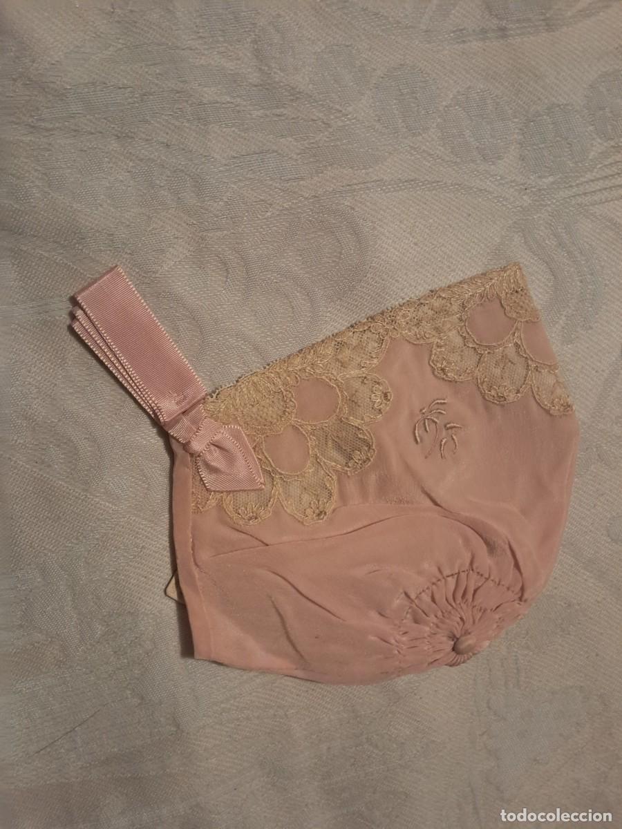 Antig&uuml;edades: Gorro antiguo de beb&eacute; rosa con lazo - Foto 2