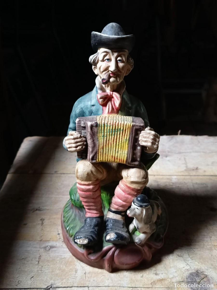 Antiquit&eacute;s: Acordeonista de porcelana Arcemi