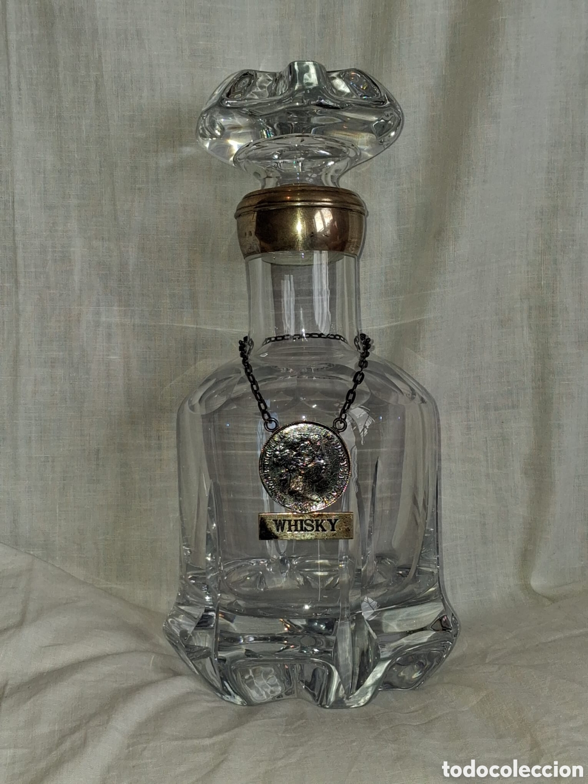 Antig&uuml;edades: Botella de Whisky con medalla de plata - Foto 1