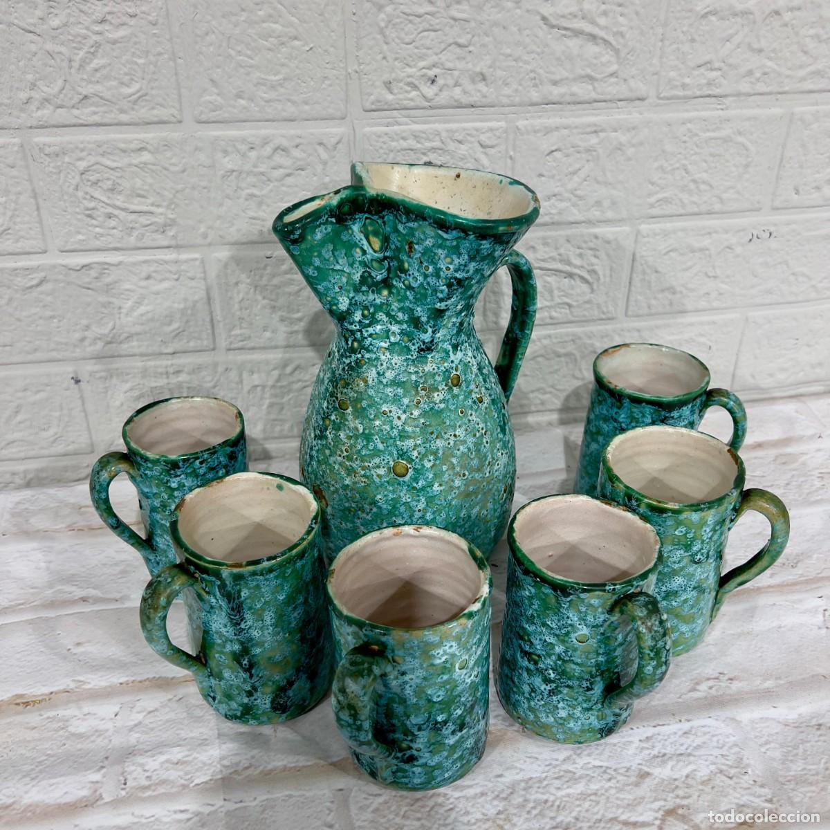 Antig&uuml;edades: Antiguo juego de barro jarra grande y seis jarras