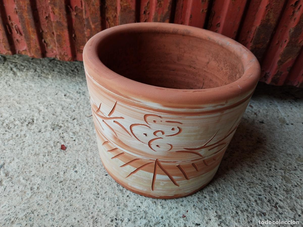 Antig&uuml;edades: macetero con dibujos en terracota - Foto 2
