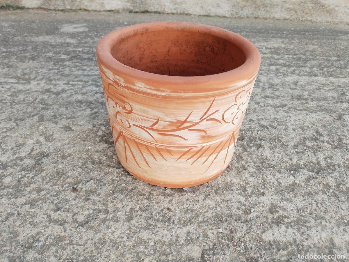 Antig&uuml;edades: macetero con dibujos en terracota - Foto 1