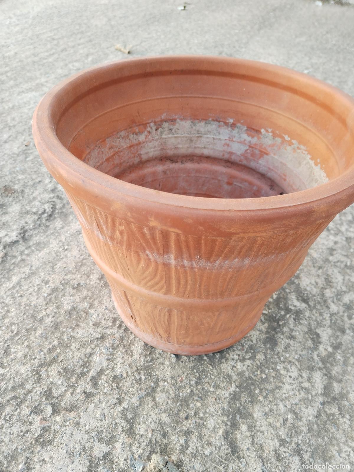 Antig&uuml;edades: macetero con relieves en terracota - Foto 3
