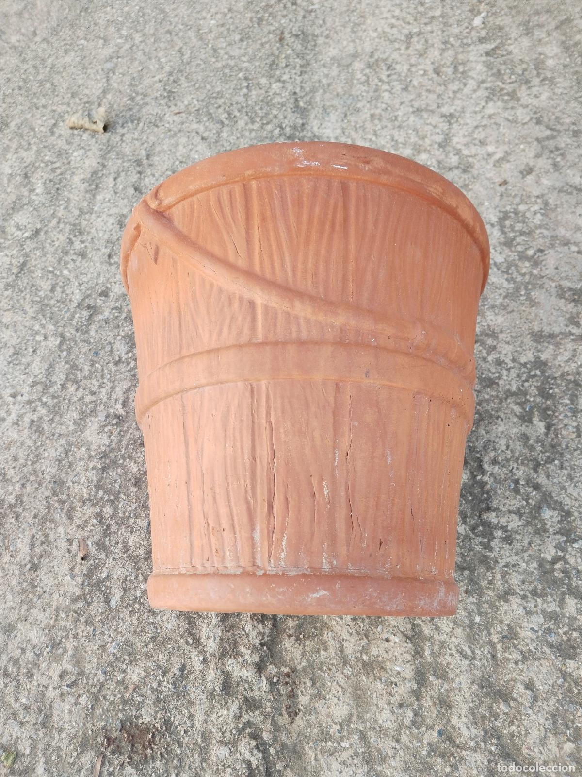 Antig&uuml;edades: macetero con relieves en terracota - Foto 6