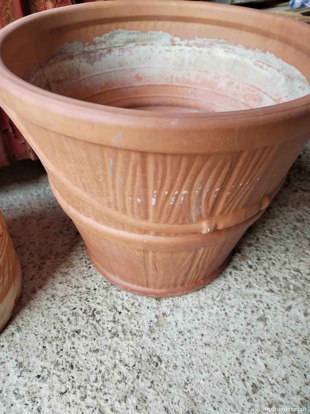 Antig&uuml;edades: macetero con relieves en terracota - Foto 2