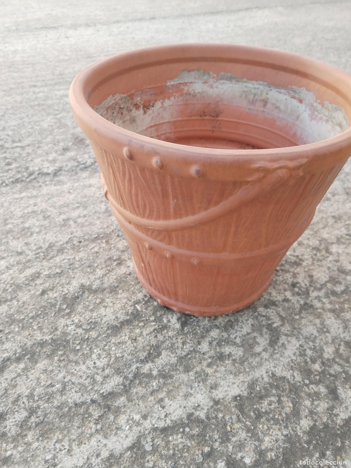 Antig&uuml;edades: macetero con relieves en terracota - Foto 3