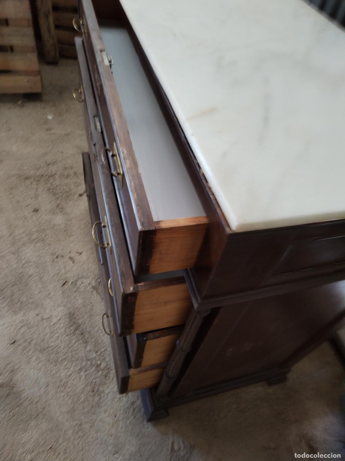 Antig&uuml;edades: c&oacute;moda antigua en madera y marmol - Foto 4