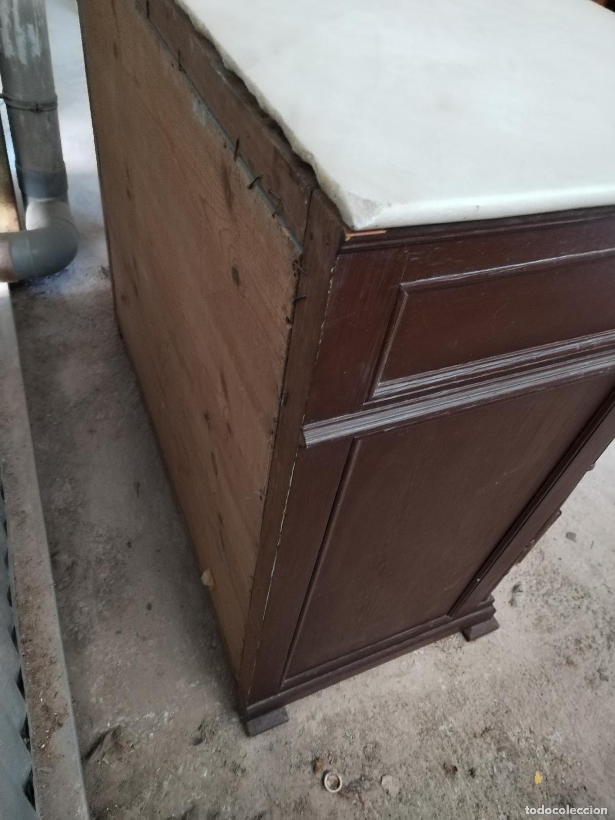 Antig&uuml;edades: c&oacute;moda antigua en madera y marmol - Foto 5