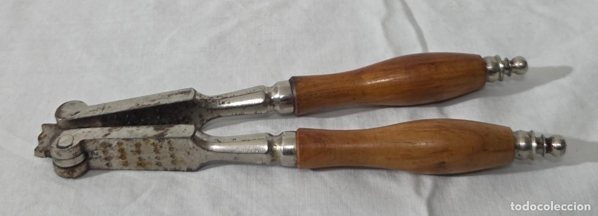 Antig&uuml;edades: Cascanueces de hierro con mango de madera - Foto 6