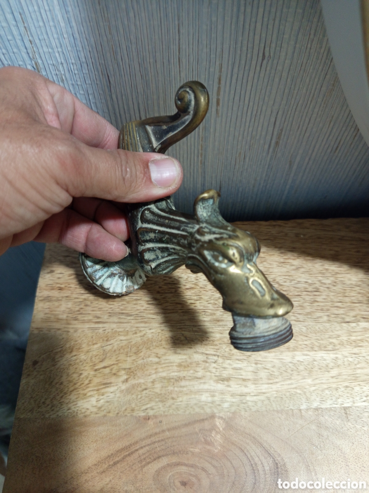 Antig&uuml;edades: Grifo antiguo en bronce - Foto 1